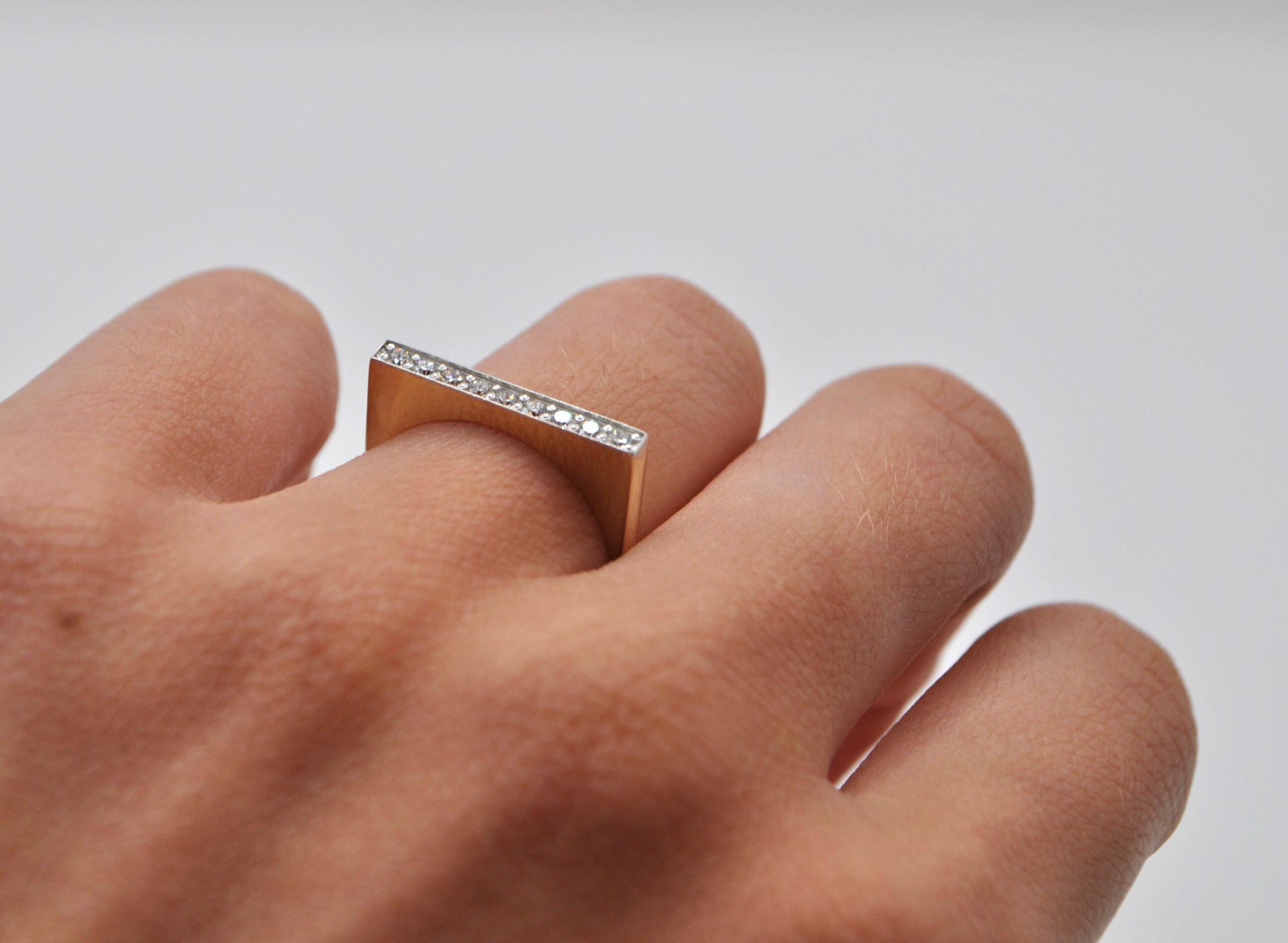 Gold bracelet with diamonds